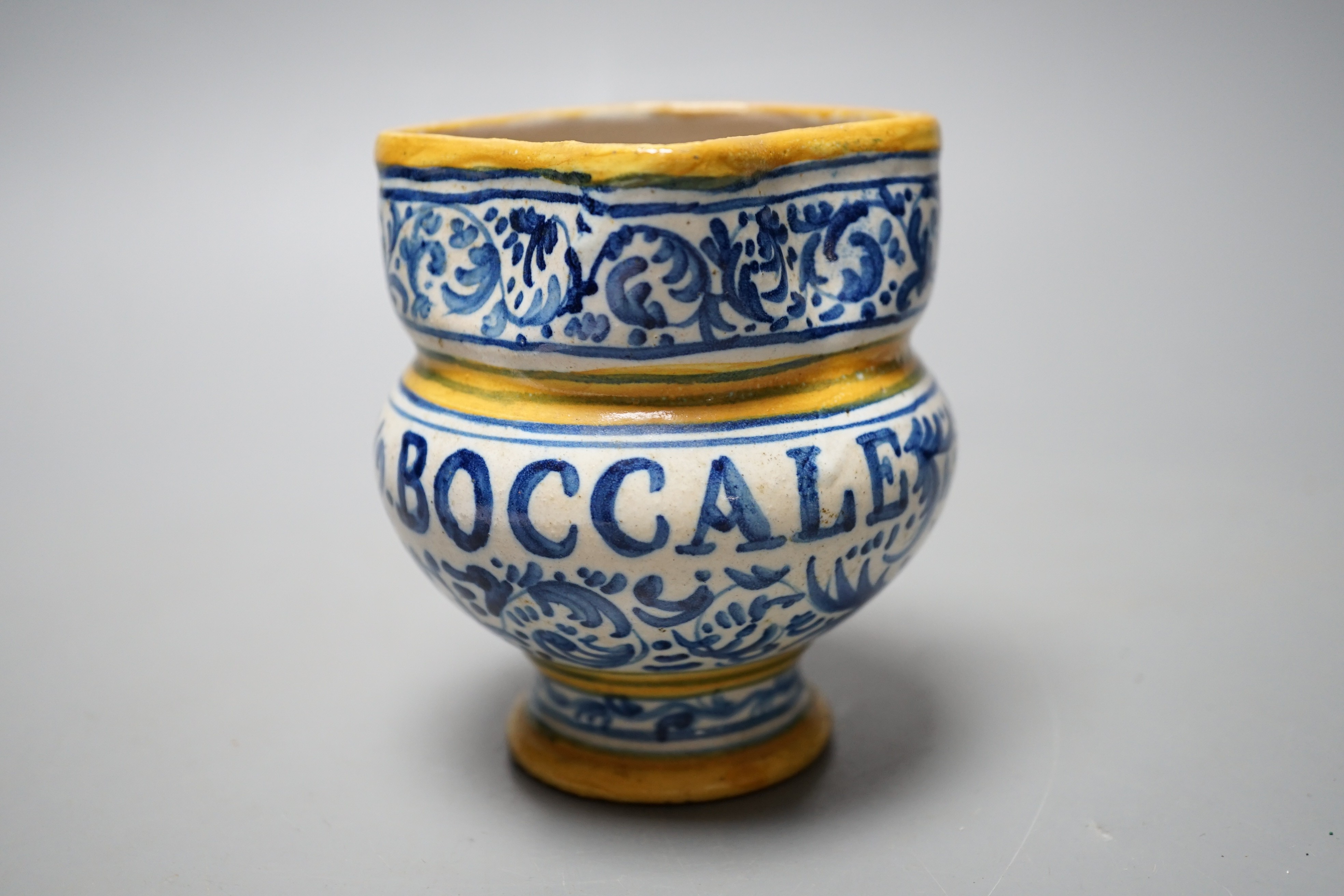 An 18th / 19th century miniature Italian maiolica jug, 9.5cm